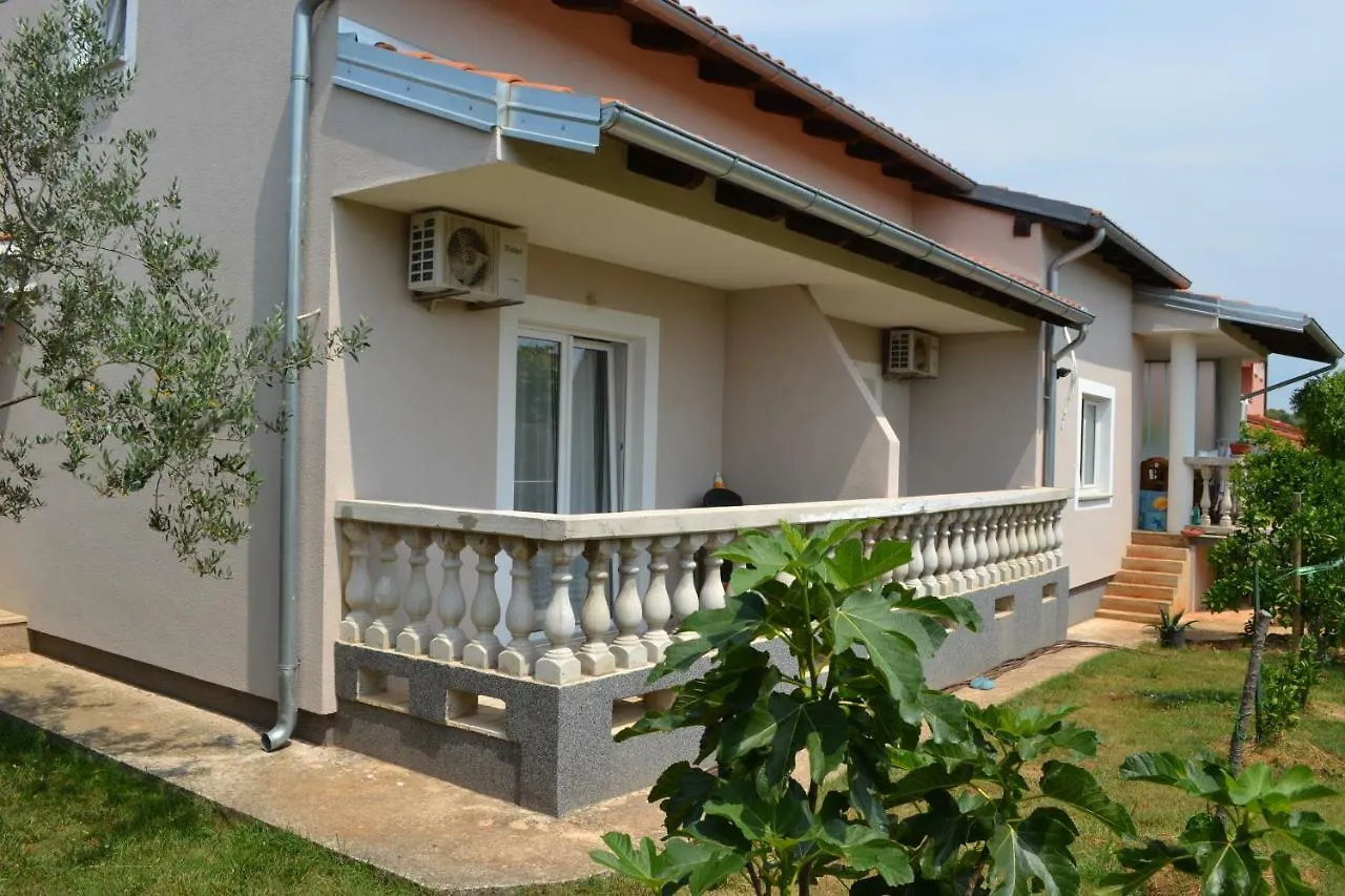 Apartman Nino Stinjan Apartment Pula Croatia